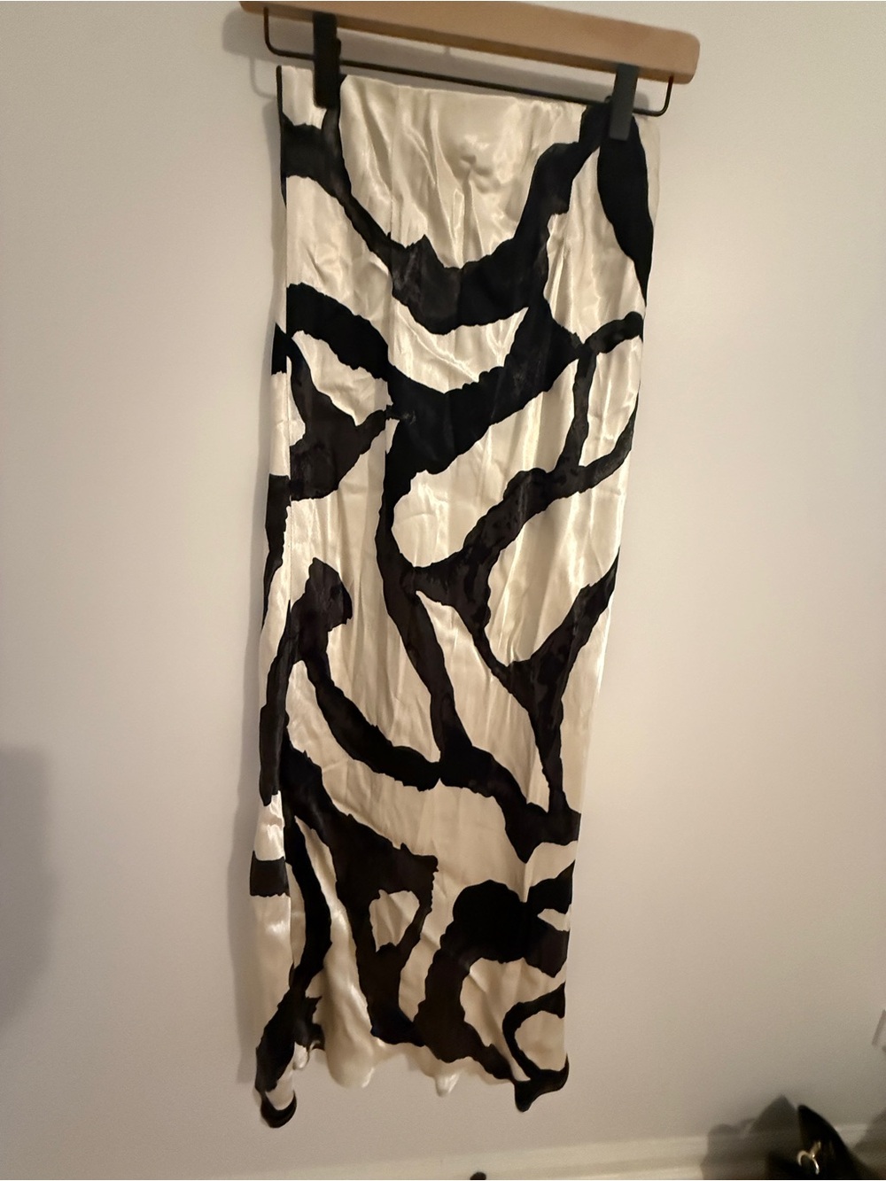H&M Cream Satin Maxi Skirt with Black Abstract Print